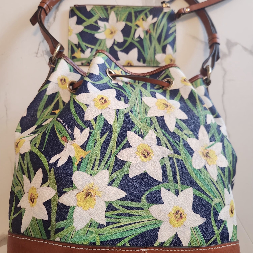 Dooney & Bourke Floral Bucket Bag With Matching Wrislet! - Picture 9 of 12